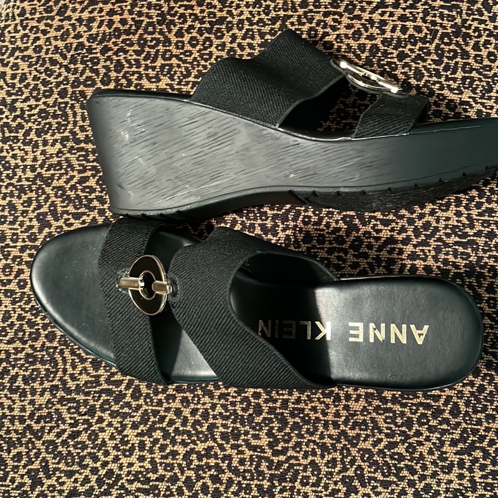 Anne Klein Black Sandal Size 7M - Picture 2 of 8